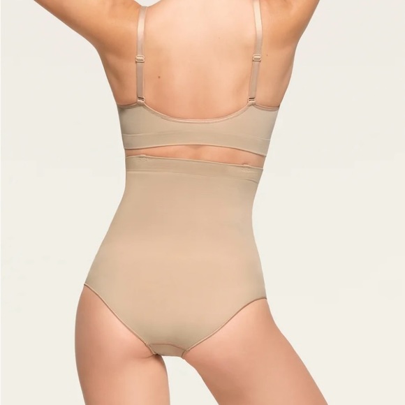 NWOT Skims Sculpting Wide Band Briefs Clay Color Size. S/M - Picture 2 of 6